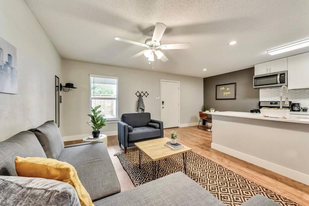 Hello Gorgeous Flat Near Downtown! Lägenhet Dallas Exteriör bild