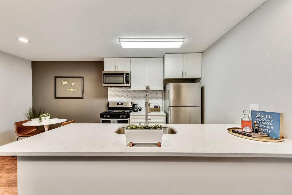 Hello Gorgeous Flat Near Downtown! Lägenhet Dallas Exteriör bild