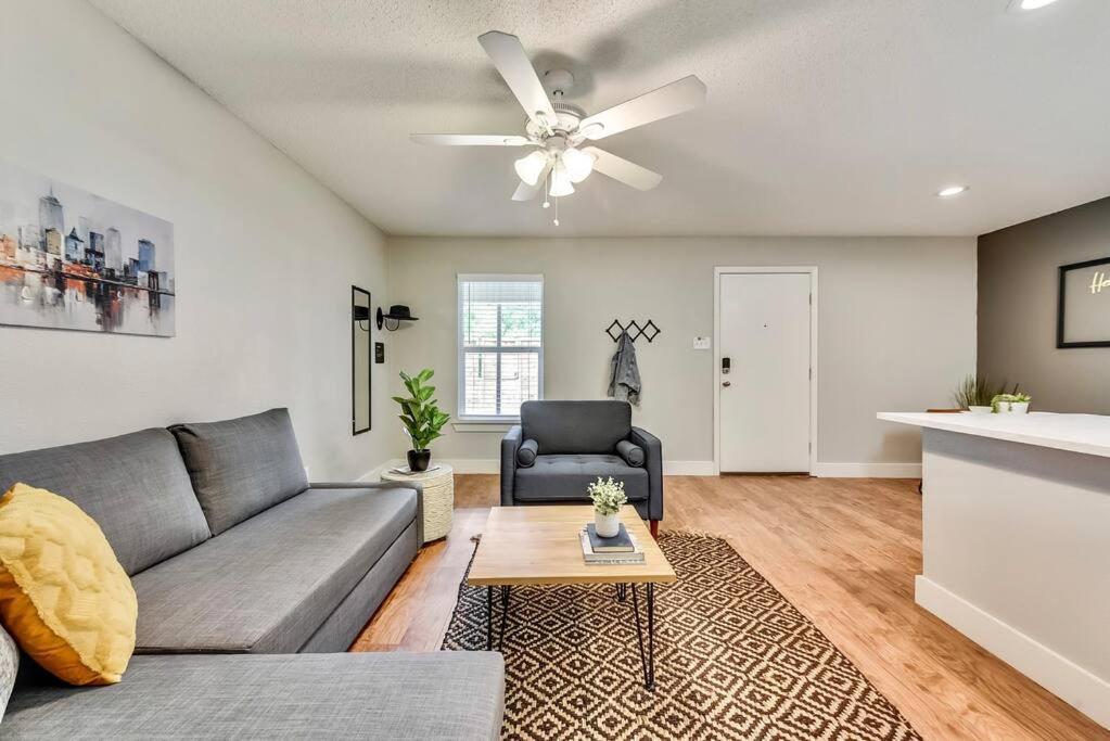 Hello Gorgeous Flat Near Downtown! Lägenhet Dallas Exteriör bild