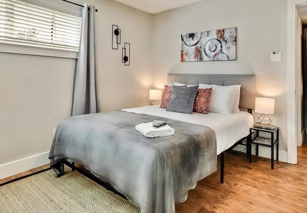 Hello Gorgeous Flat Near Downtown! Lägenhet Dallas Exteriör bild