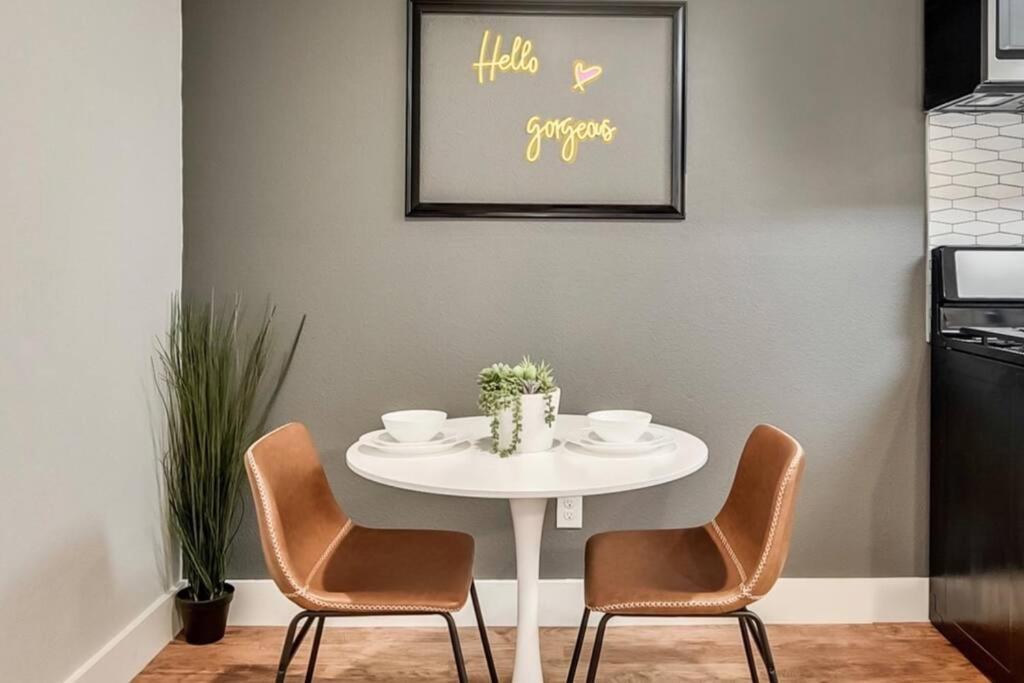 Hello Gorgeous Flat Near Downtown! Lägenhet Dallas Exteriör bild