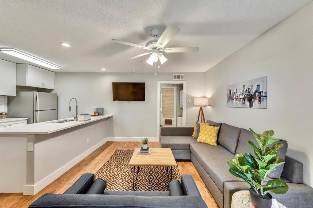 Hello Gorgeous Flat Near Downtown! Lägenhet Dallas Exteriör bild